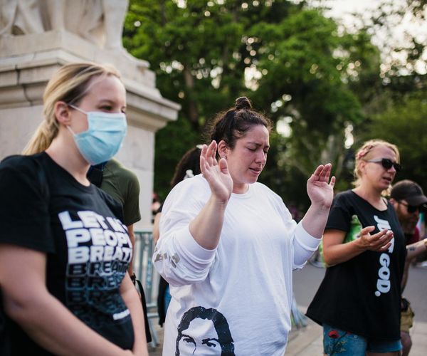 Abstract image representing airflow and breathing.